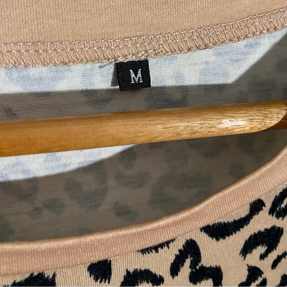 Women's Long-Sleeve Leopard Print Lightweight Top - Picture 3 of 4